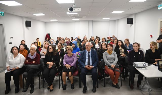 Başkan Selvitopu, kadınlara yönelik şiddetle ilgili panelin açılışında konuştu