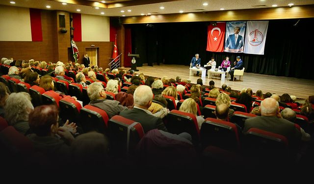 Karşıyaka’da Cumhuriyet ve kadın konuşuldu