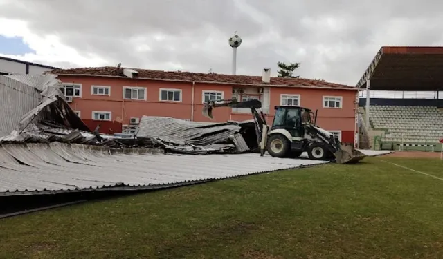 Faciaya ramak kala! Sahaya çatı düştü...