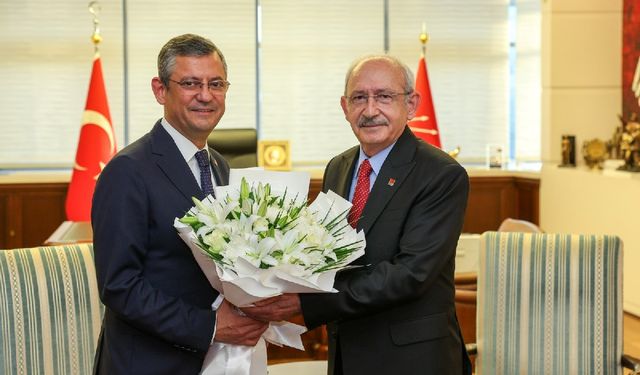 CHP’de devir teslim gerçekleşti... Kılıçdaroğlu veda etti, Özgür Özel dönemi resmen başladı