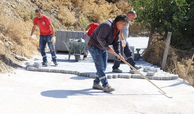 Efemçukuru Kilit Parke ile döşendi