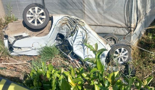 Babasının arabasını kaçırdı, beton direk sonu oldu