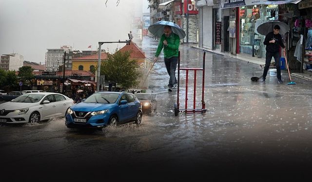 İzmir'i sağanak vurdu!