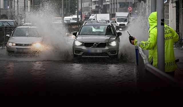 İzmir'de hafta sonuna plan yapanlar dikkat... Şiddetli sağanak geliyor!