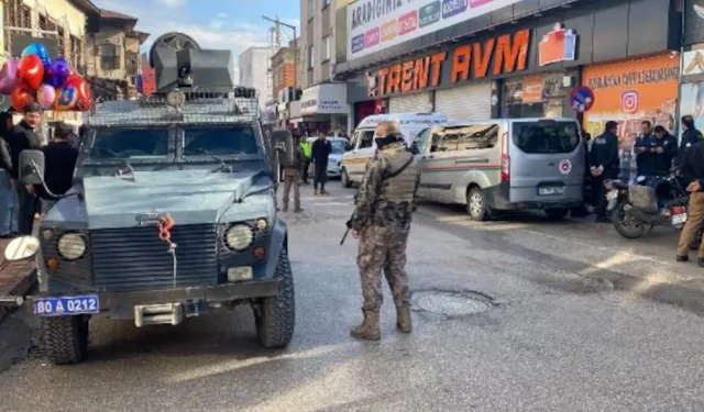 İcra memurlarına eşlik eden polis bacağından vuruldu