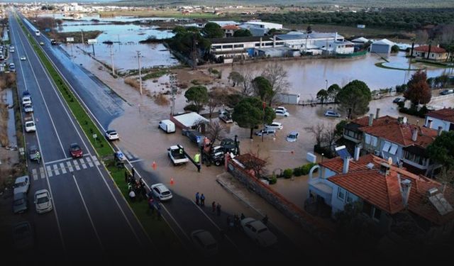 İzmir'in o ilçesindeki okullar sağanak nedeni ile tatil edildi