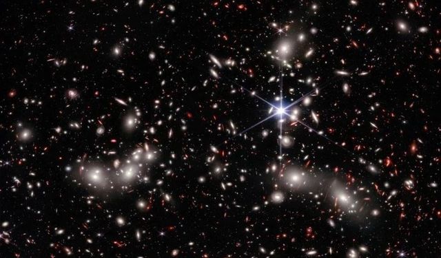 Evrenin ilk dönemlerine ait sıra dışı bir galaksi bulundu