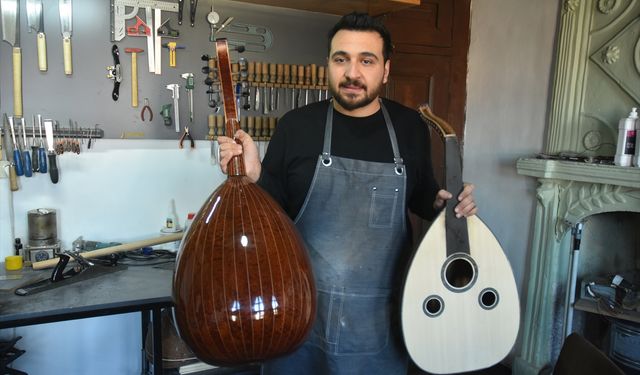 Müzik öğretmeni hobi amaçlı ürettiği enstrümanları kiraladığı tarihi konakta sergiliyor