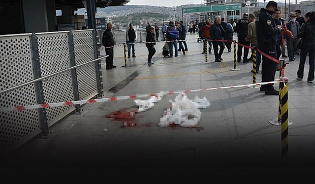 İzmir'de aktarma merkezi önünde silahlı saldırı... 1 kişi öldü 2 kişi yaralı