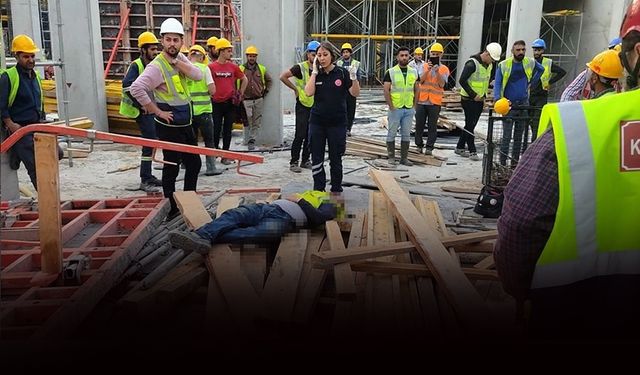 Otel inşaatında feci ölüm! İşçilerin üzerine çelik kapı devrildi
