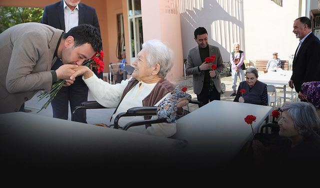 Başkan Önal'dan Bayraklı'da Bayram buluşması... Şehit aileleri unutulmadı