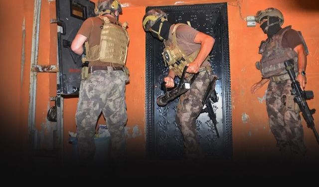 İzmir'de FETÖ operasyonu... 18 tutuklama