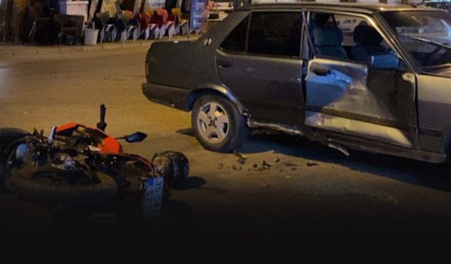 Otomobille çarpışan genç motosikletli ağır yaralandı!
