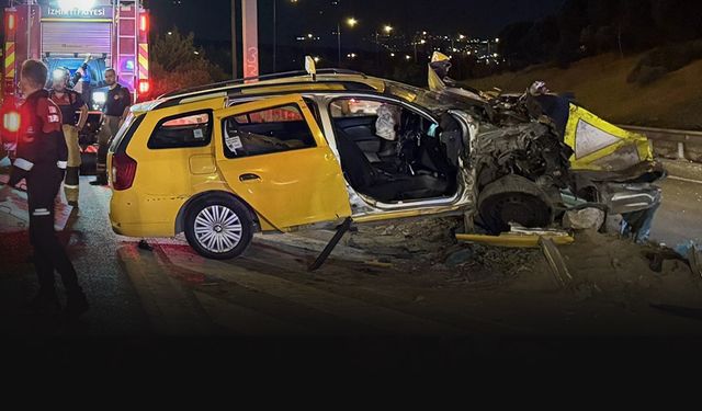 Ticari taksi demir bariyerlere çarptı! Feci kazada 1 kişi öldü çok sayıda yaralı var
