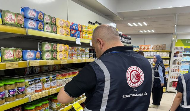 Manisa'da marketlerde etiket ve fiyat denetimi yapıldı