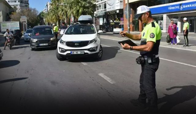 Yolun sonu bayram olsun diye... İzmir'de 1579 trafik personeli teyakkuzda