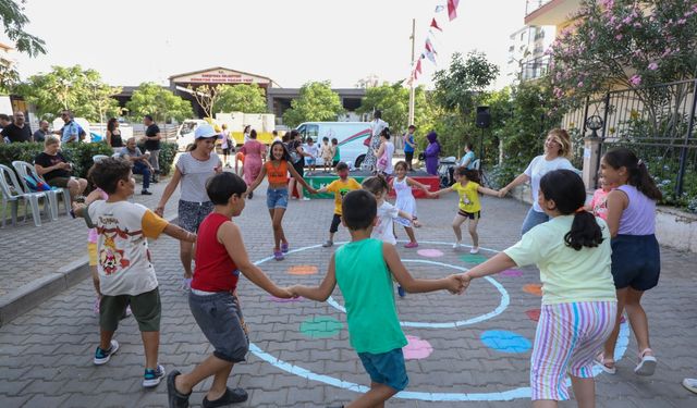 ‘Sokak Senin’ coşkusu Karşıyaka’yı sardı