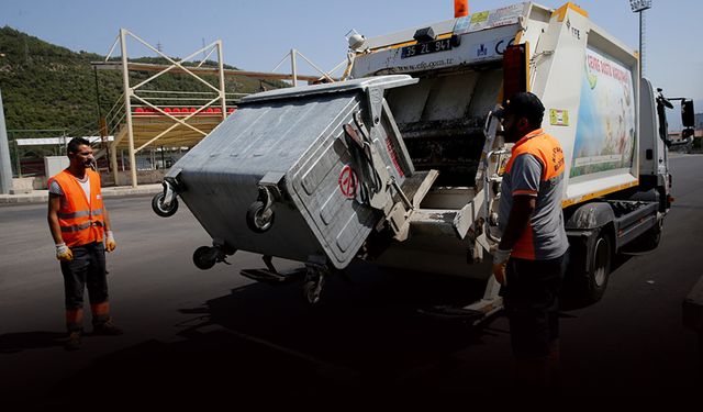 Karşıyaka'da çöpünü sokağa atanlar dikkat... Cezalar yolda!