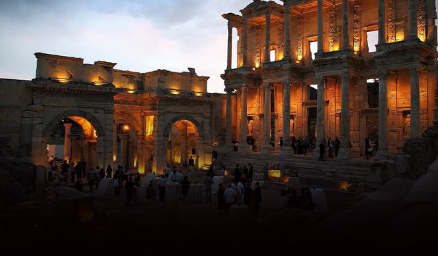 Efes'te turizmcilerden 'giriş ücreti' tepkisi... 40 Euro'ya çıktı!