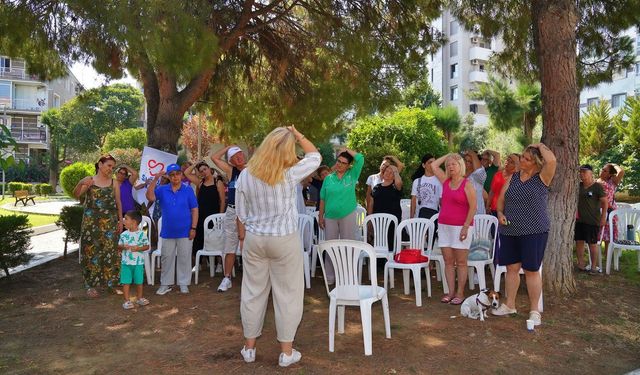 İzmirliler sağlığı geliştiren parklarda buluşuyor