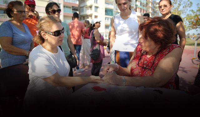 Konak’ın parklarında sağlık var: Önce spor sonra tarama