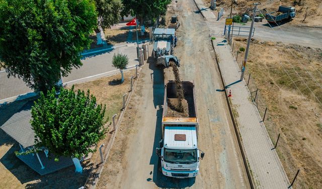 Seferihisar'da asfalt seferberliği... Akarca'da yolları yenileniyor!