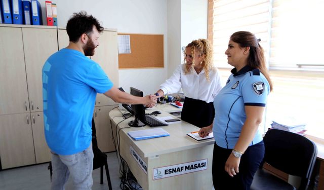 Bayraklı Belediyesinde esnaf masası kuruldu... Sorunlara hızlı çözüm!