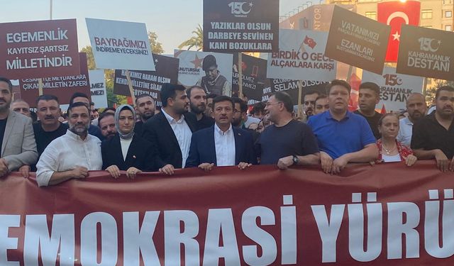 AK Parti ve MHP'den İzmir'de demokrasi yürüyüşü... Birdik o gece alçaklara karşı!
