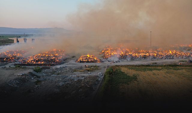 Kağıt fabrikasındaki yangın 3'üncü gününde!