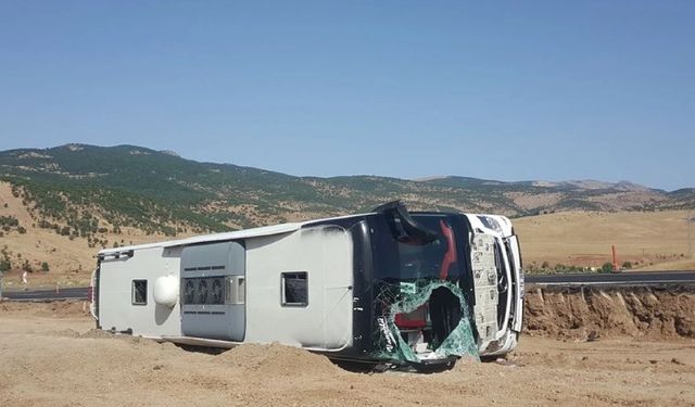 Bingöl'de yolcu otobüsü devrildi: Yaralılar var!