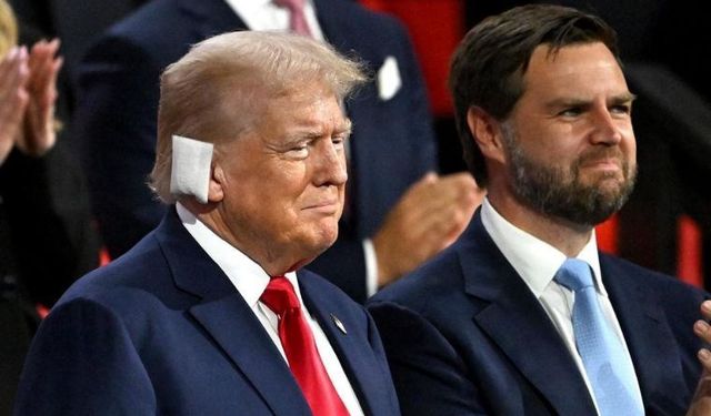 Trump, suikast girişiminin ardından ilk kez halk karşısına çıktı