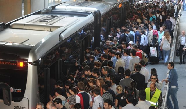 İstanbul'da toplu ulaşıma zam geldi... İşte yeni tarife!