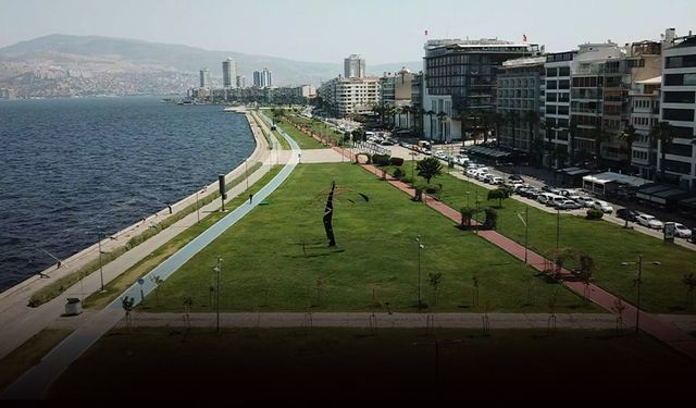 Aşırı sıcaklar nedeni ile İzmir'de sokaklar boş kaldı!