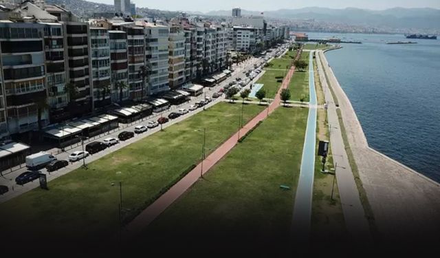 İzmir'de sıcak hava bunalttı... Sokaklar boşaldı