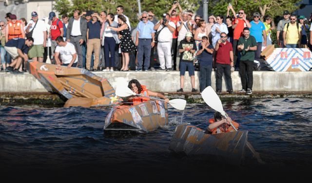 Karton tekneler İzmir Körfezi'nde kıyasıya yarıştı