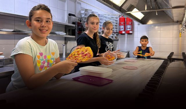 Bornova Belediyesi'nden minik şeflere pizza atölyesi