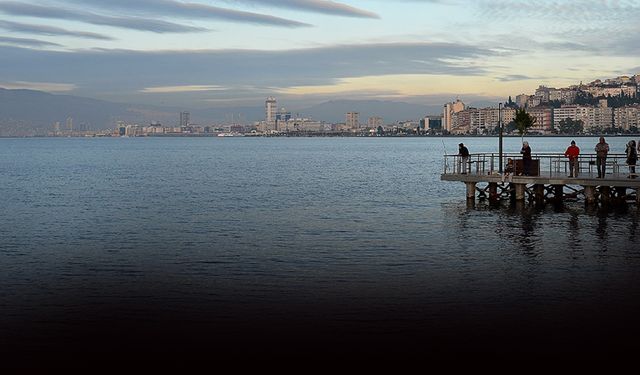 İzmir Körfezi'ndeki çürük yumurta kokusunun nedeni belli oldu: Tek hücreli canlıların sayısındaki aşırı artış!