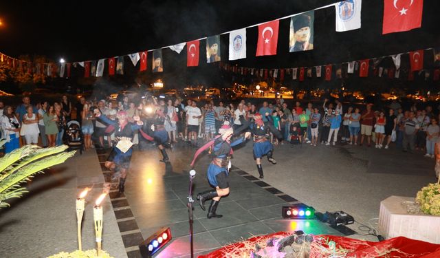 Efes Selçuk'ta 'Zafere Uyanan Gece' büyük beğeni topladı