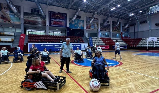 Engeller tekerlekli sandalye futbolu ile kalktı