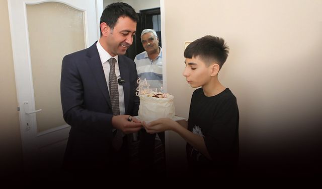 Başkan Önal’dan afetzede Arda’ya doğum günü sürprizi