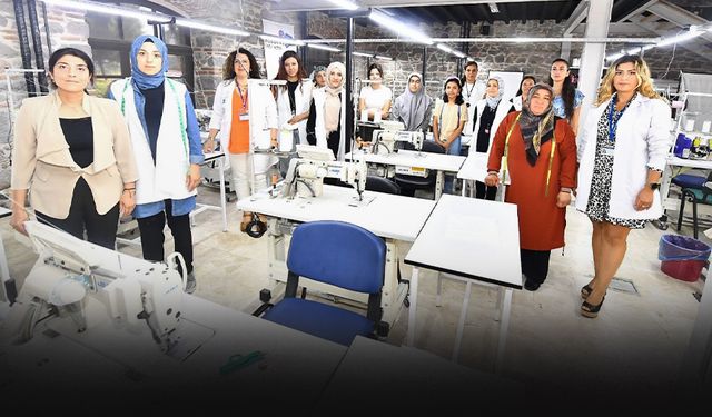 Birbirinden başarılı projelere imza atan İzmir Büyükşehir'in Meslek Fabrikasına iki ödül birden