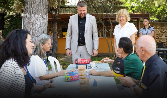 Buca'da anlamlı çalışma...  Alzheimer için farkındalık etkinliği