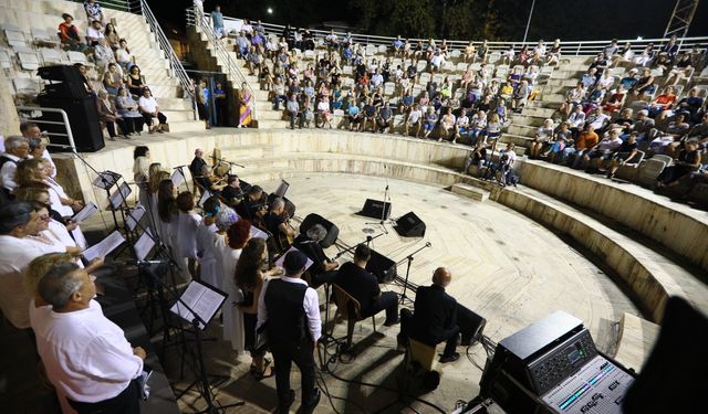 İki yakanın barış ezgileri Efes Selçuk’ta yankılandı