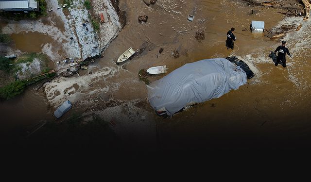 Sağanak İzmir'in dört bir köşesine kabus yaşattı... Menderes adeta sular altında kaldı!