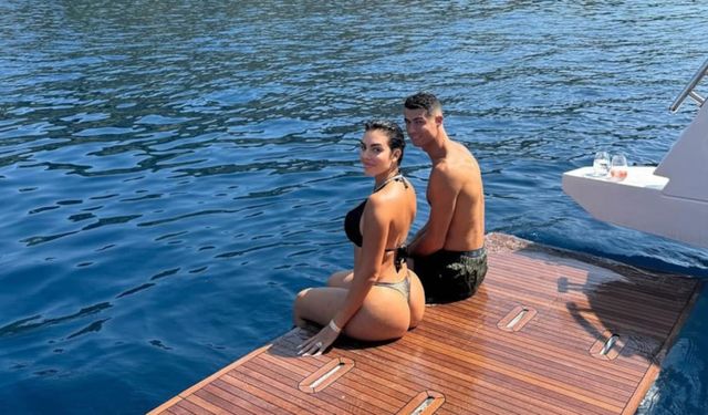 Ronaldo'nun tatilinde 'çıplak çift' sürprizi!