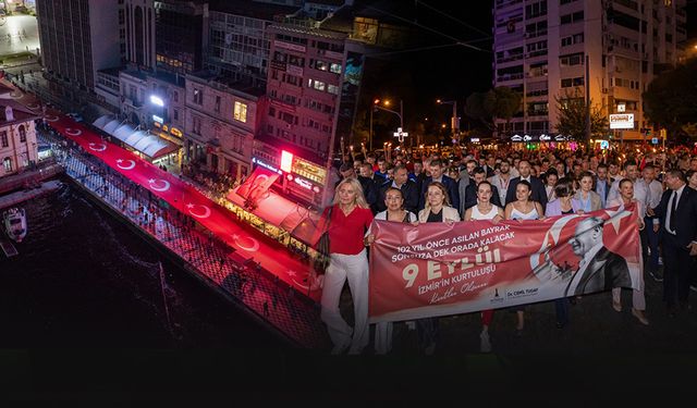 Kurtuluşun yıl dönümünde İzmirliler tek ses tek yürek... “Mustafa Kemal’in askerleriyiz”