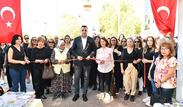 Çiğli'de Kadın El Emeği Kermesi... Şiddete karşı siyah giydiler