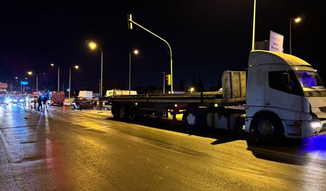 Söke'de tıra çarpan otomobilin sürücüsü yaralandı