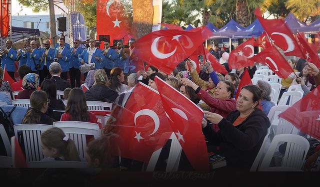 Cumhuriyet coşkusu Bergama'nın dört bir yanını sardı!