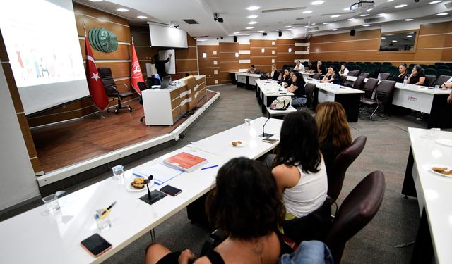 Bornova’da çalışanlara Toplumsal Cinsiyet Eşitliği semineri